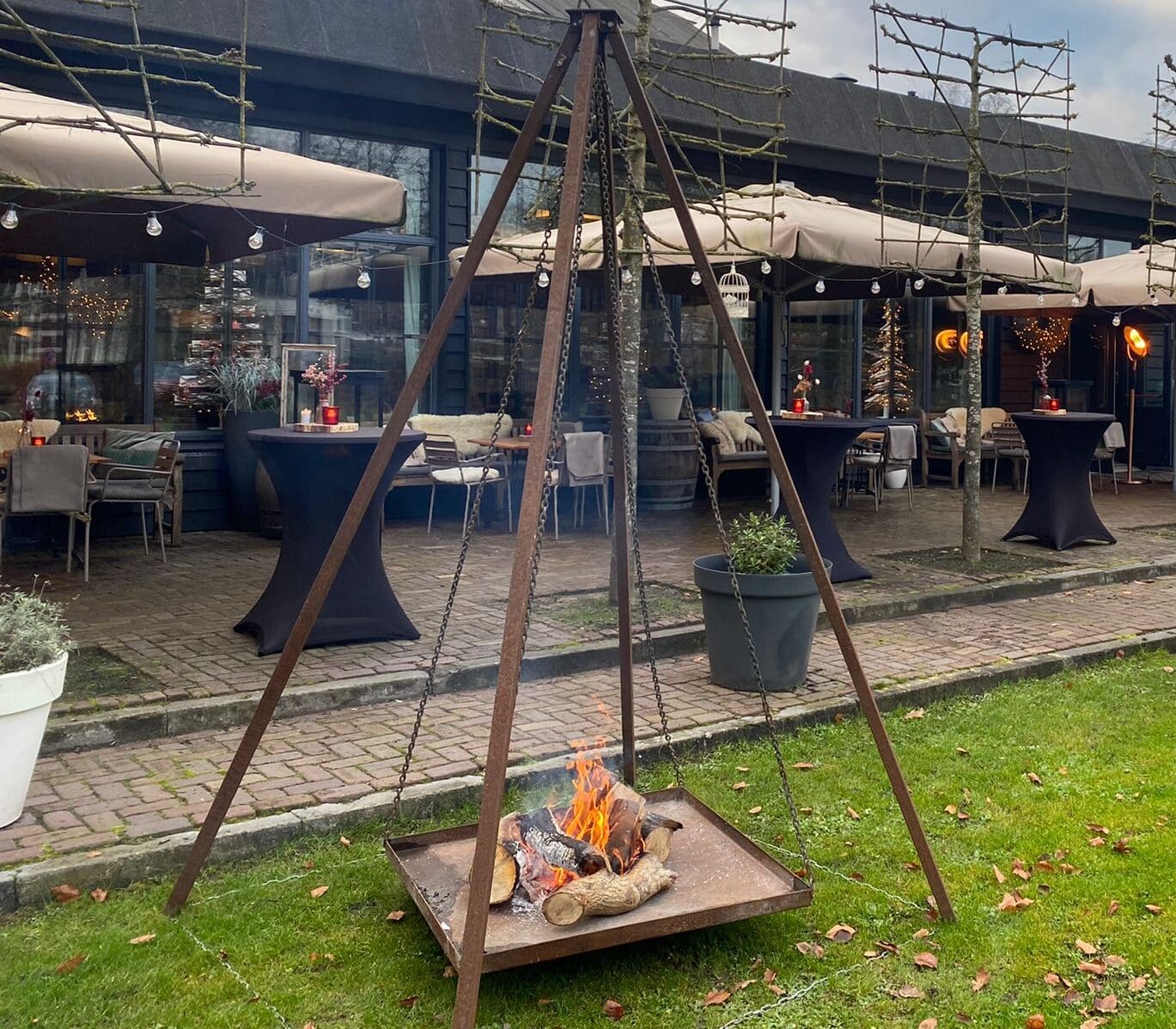 Buiten een feestje met onze BBQ's en vuurkorven!